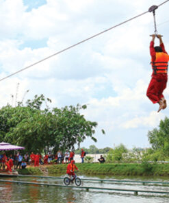 zipline qua hồ - chạy xe đạp qua cầu ván